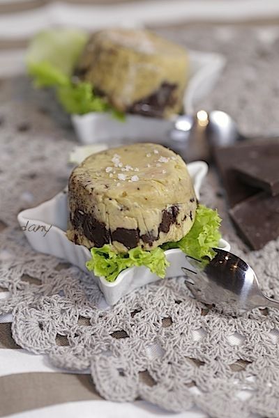 Et pourquoi pas, au chocolat ....http://www.epicetoutlacuisinededany.fr/2015/05/bouchees-de-foie-gras-au-chocolat-epice.html