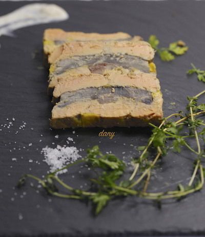 Au coeur d'artichaut et crème d'anchois, http://www.epicetoutlacuisinededany.fr/2017/12/terrine-de-foie-gras-aux-coeurs-d-artichaut-et-creme-d-anchois.html